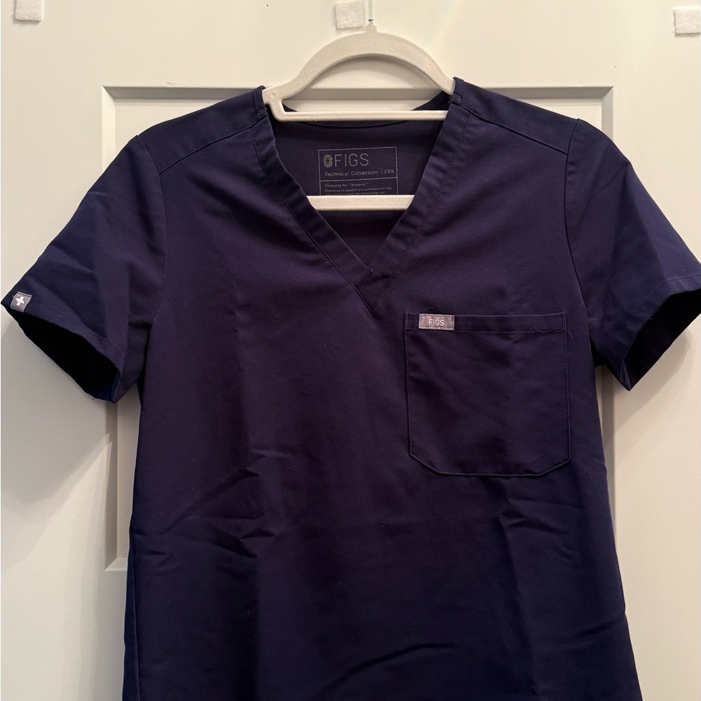 Figs Women's Navy V-Neck Short Sleeve Top